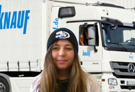 8-MEN IN WHITE BEANIE ACTION - am 14.01.2021