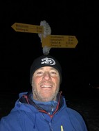 MEN IN WHITE BEANIE ACTION - am 11.01.2021