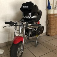 MEN IN WHITE BEANIE ACTION - am 07.01.2021