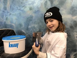 MEN IN WHITE BEANIE ACTION - am 07.01.2021